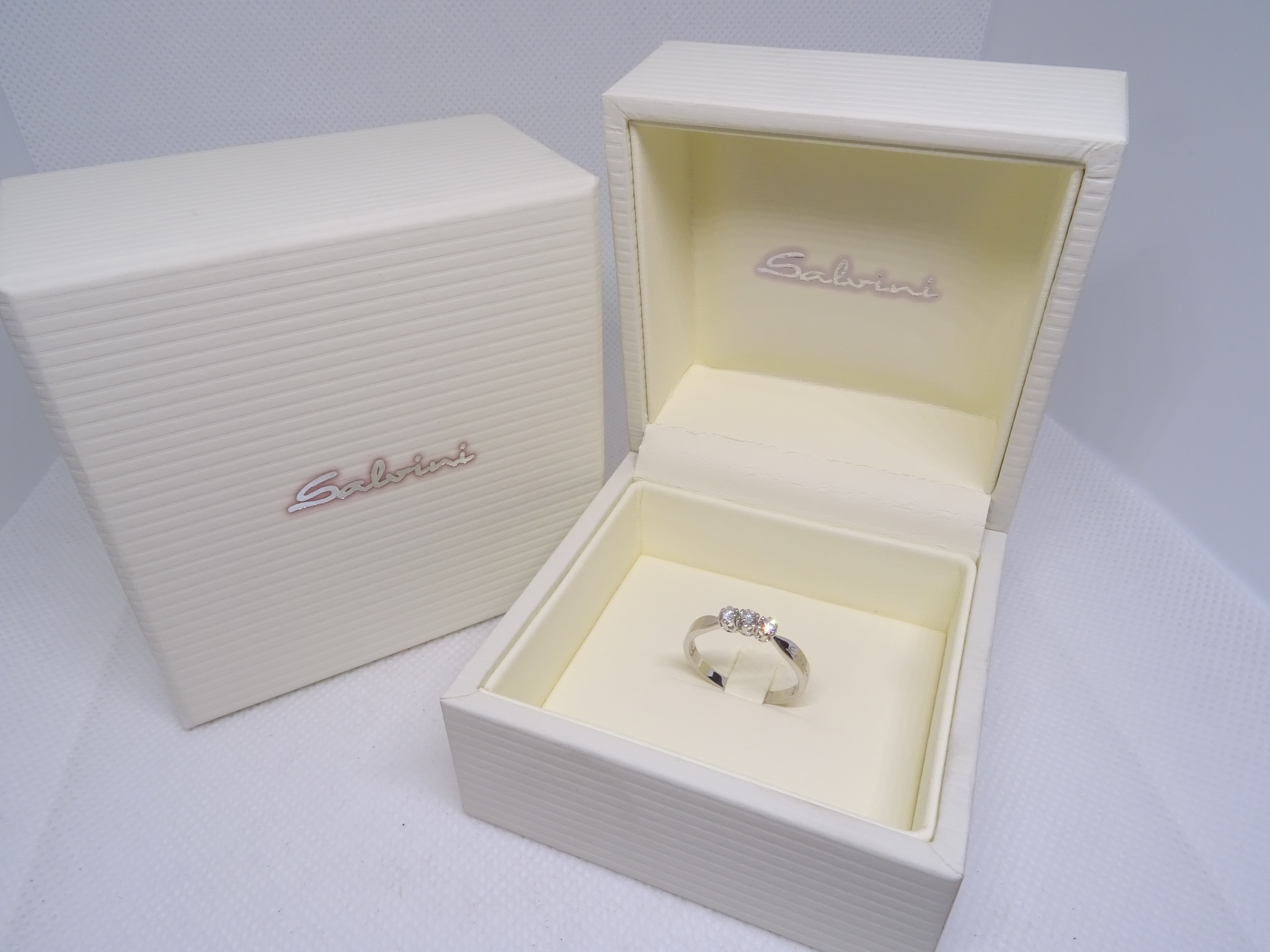 Trilogy Salvini, 0.24ct diamanti e oro bianco