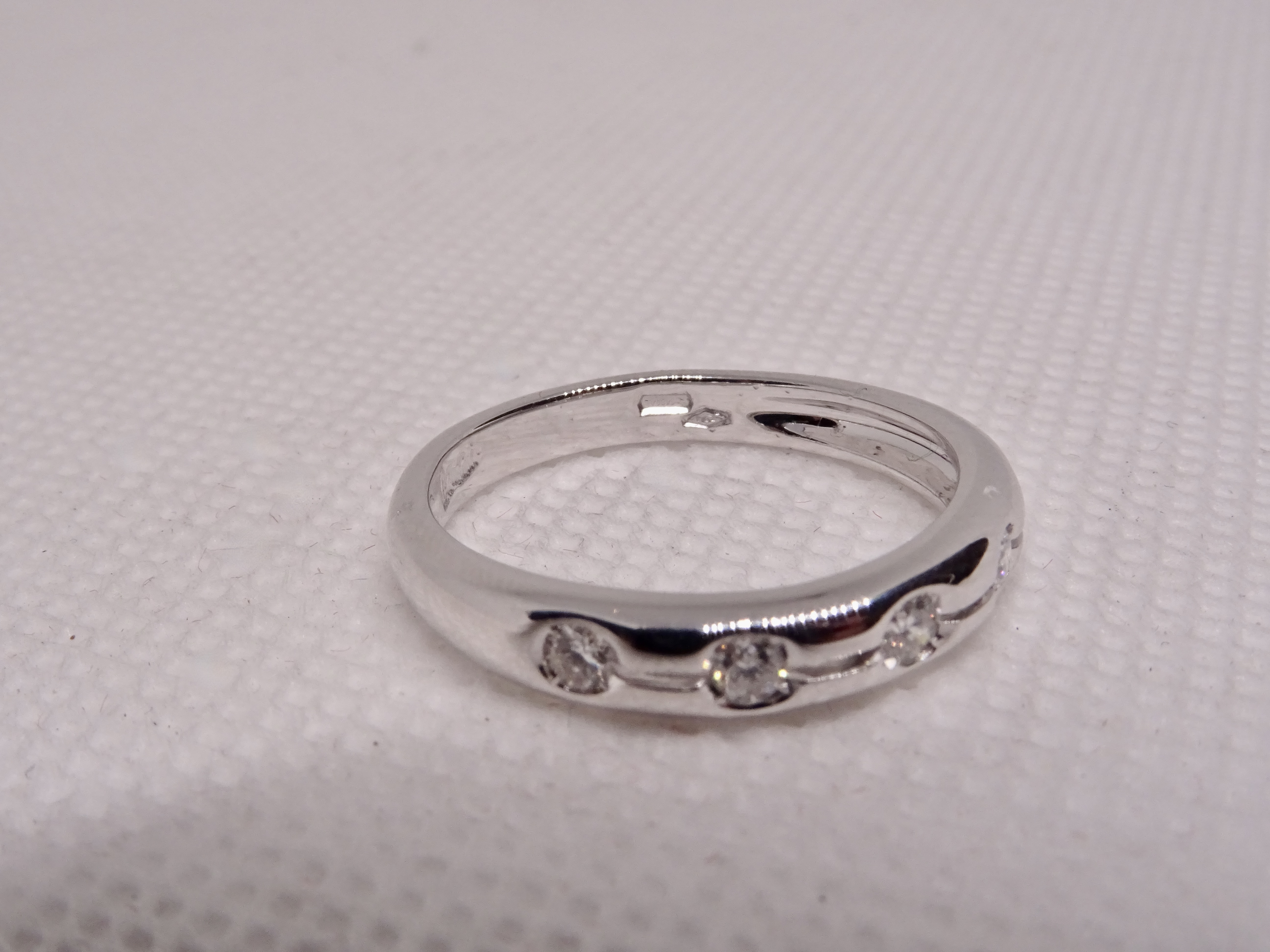 Fedina in oro bianco 18kt con 0.25 ct di diamanti